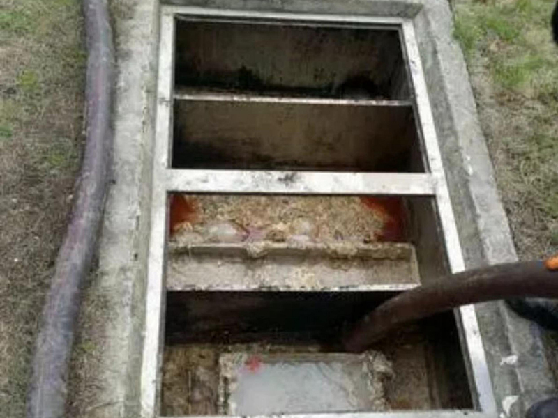 铁西隔油池清理