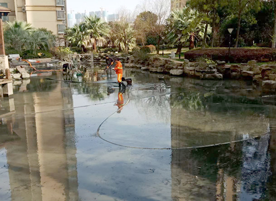 铁西景观池淤泥清理